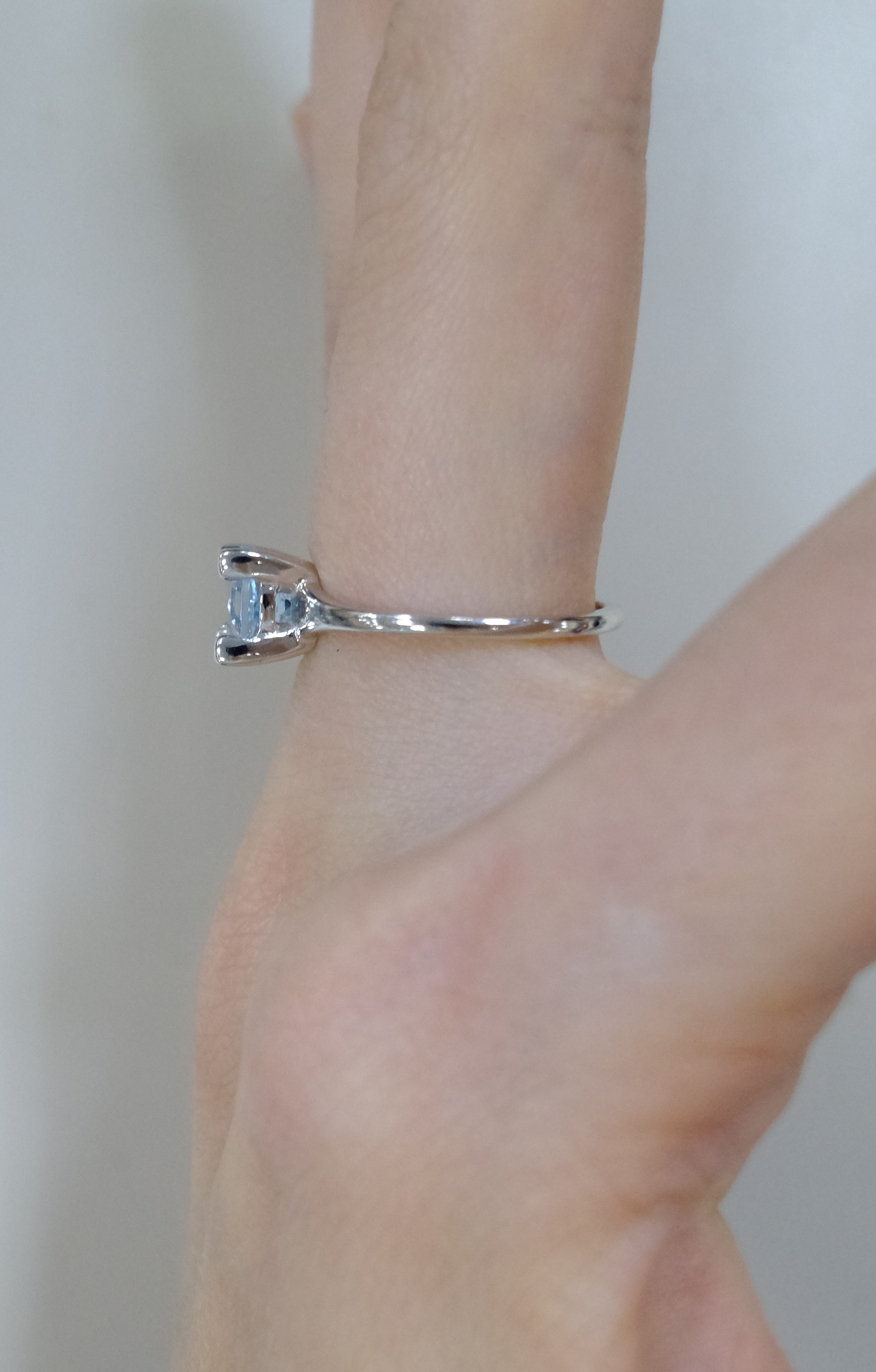 Серебряное кольцо с топазом Скай